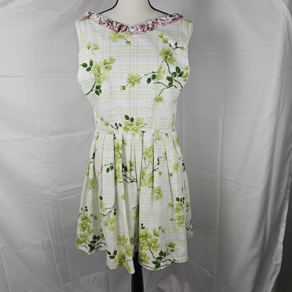 White & Green 1950's Theme Fit and Flair Dress With Ruffled Purple Outline - Picture 2 of 9